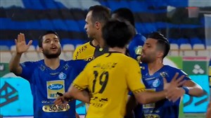 درگیری نورافکن و وریا غفوری در جریان بازی