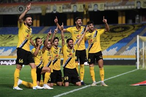 خارجیهای سپاهان در ترکیب نه، روی سکو! (عکس)