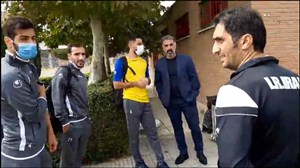 ورود بازیکنان شهرخودرو و خوش و بش آنها با محمود فکری