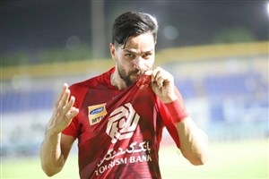 کمال کامیابی نیا با پرسپولیس تمدید کرد