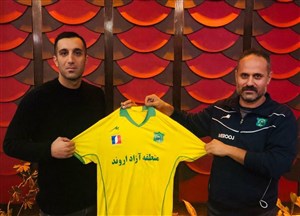 فلاحزاده به صنعت نفت پیوست