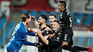مربی رومانیایی و چوبدست ایرانیاش!
