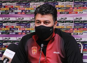 نوازی: حمیداوی چیزی از فوتبال نمیداند