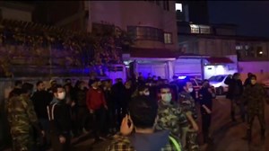 اعتراض شدید هواداران مقابل اتوبوس نساجی