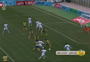 آفساید اشتباه بازی ذوب آهن باعث کنار گذاشتن کمک داور شد