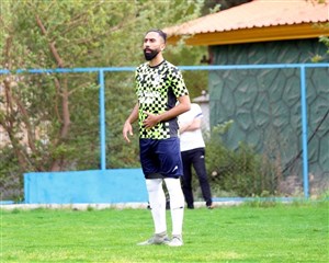 هافبک سابق استقلال همچنان دور از میادین