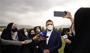 وعده عزیزیخادم: تیم زنان هم واکسن میزنند