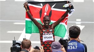 از متن و حاشیه المپیک؛/ اسطوره کنیایی، قهرمان ماراتن المپیک توکیو (عکس)