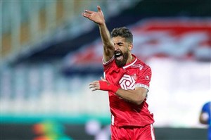 هواداران پرسپولیس علیه پنالتی روی ژستد(عکس)