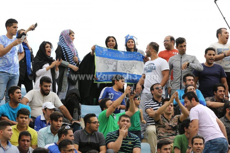 تابلوی ورود ممنوع برای بانوان در کمپ استقلال