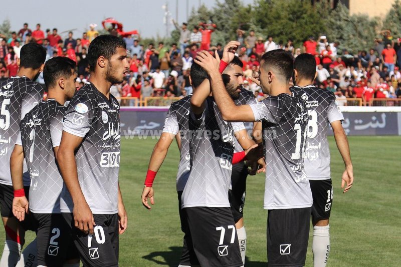 پرسپولیس بی محروم تبریز را ترک کرد