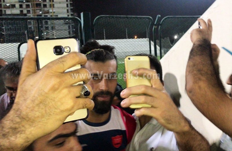 چالش عکس سلفی پرسپولیسیها در دبی