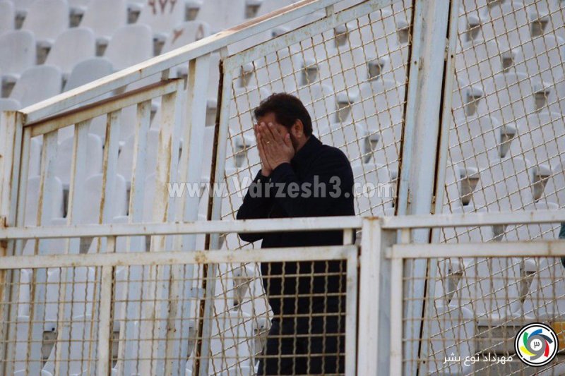 سرمربی گسترش عزادار شد