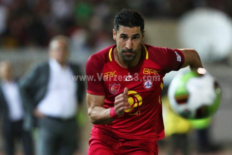 دو سال جشن قهرمانی پرسپولیس را خراب می‌کنیم