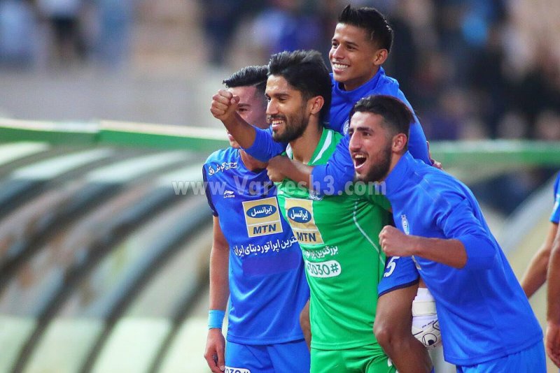 جوانهای استقلال پشت سر گلر جوان