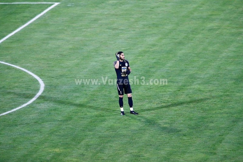 واکنش جالب حسینی به 3 گل؛ تعویض پیراهن!