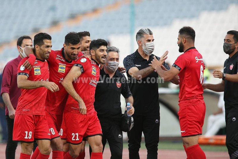 صحنه ابهام برانگیز گل اول پرسپولیس (عکس)