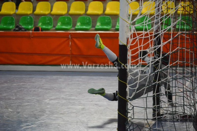 فوتسال زنان: سرمربی تیم ملی در لیگ باخت!